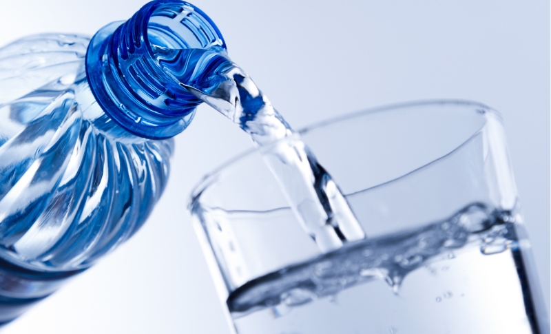 水