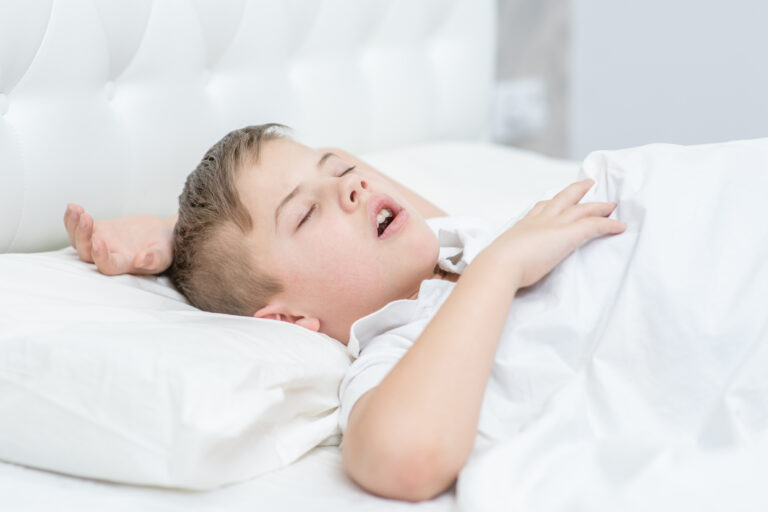 【口呼吸は危険！？ 睡眠時の口呼吸が子どもの身体に与える影響を解説！】