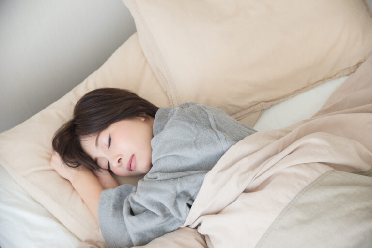 【睡眠の質を上げるならデジタルデトックス！ 取り入れるメリットと進め方を解説】