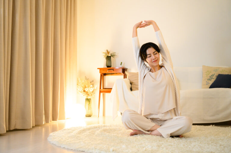 【快眠へ導く！寝る前に取り入れたいおすすめストレッチ5選】