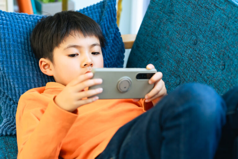 【子ども】ゲームのやりすぎで睡眠不足？原因と対策方法を解説