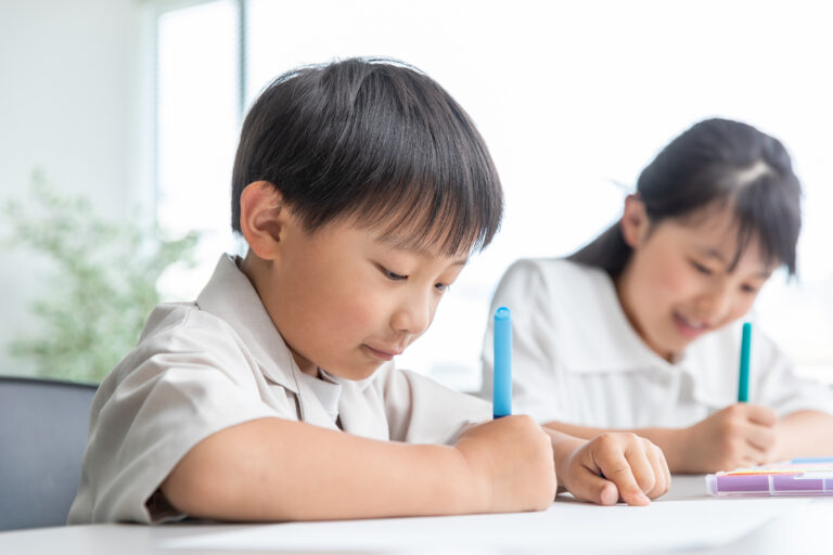 【2025年最新版】子どもの習いごと、いつから？いくらかかる？リアルな費用と選び方ガイド