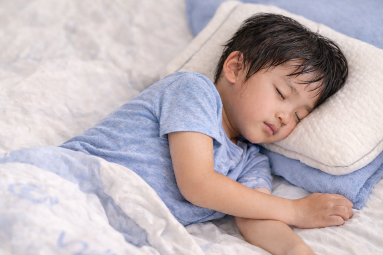 子どもの寝汗がひどい原因は？対策と今すぐできる見直しポイント